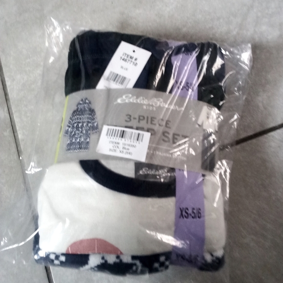 new! Eddie Bauer Youth 2-piece PJ Set with Robe, Reindeer free fast shipping nwt - Picture 2 of 2